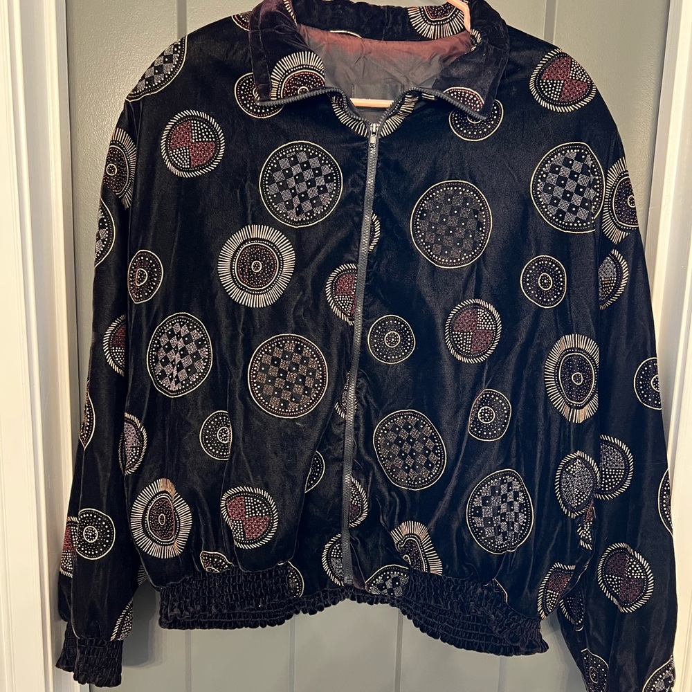 Elegant VTG Black and Red Patterned Velvet Women's Sz Large Bomber Jacket